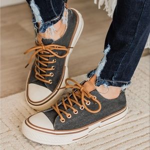 Very G canvas sneakers